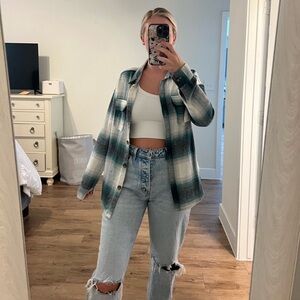 Hollister | Boyfriend Fit Flannel Shacket | Teal/Cream Plaid | Medium